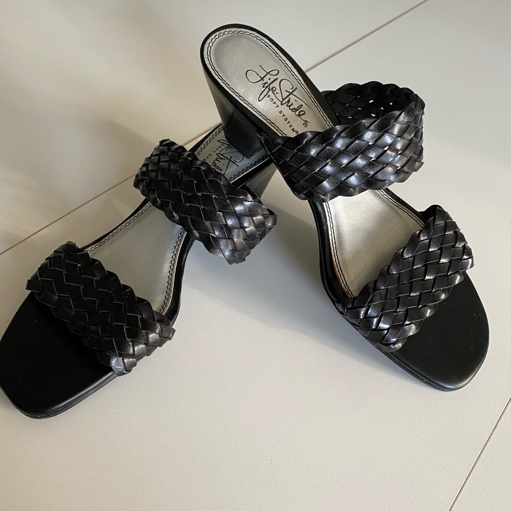 Life Stride 2-Strap Black Sandals